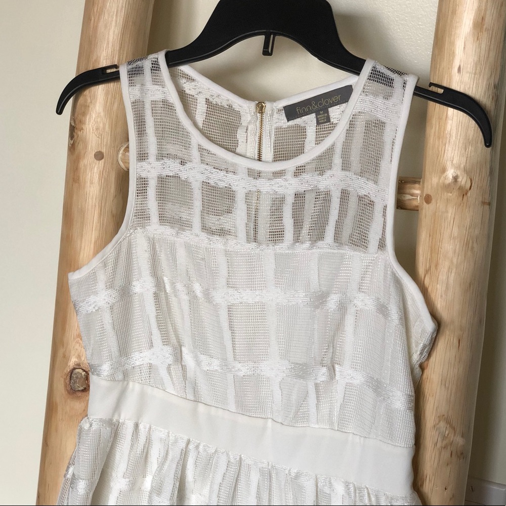 Gorgeous white mini - sz M
